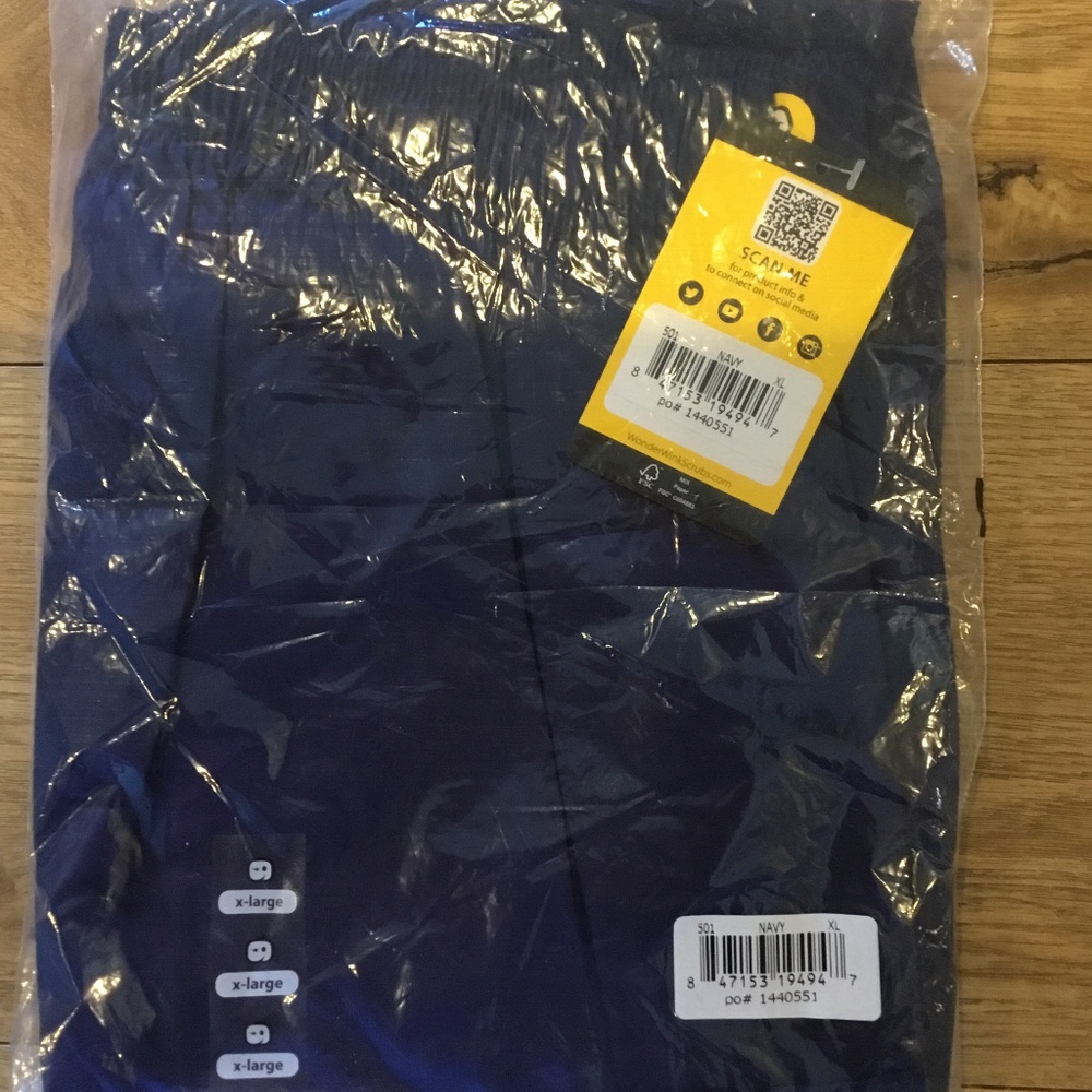SOLD - Brand new Wonderwink/Wink navy blue XL relaxed fit cargo scrub pants